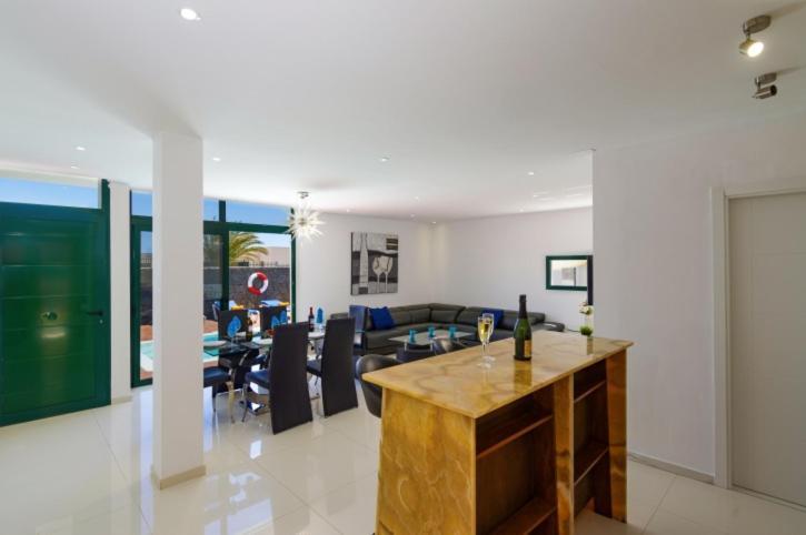 Spacious Private Villa & Private Heated Pool - Villa Sunshine Коста Тегисе Екстериор снимка